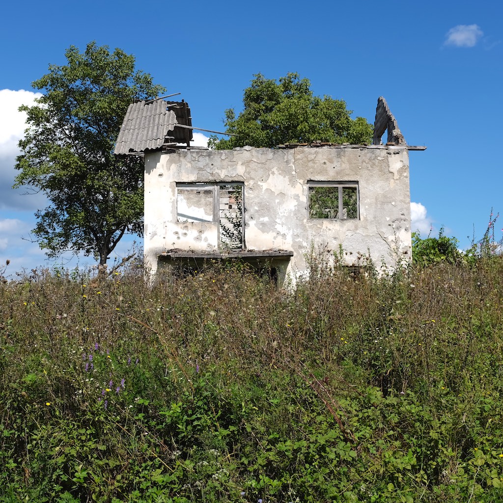 A bullet riddled house near the town of Tržić Tounjski.